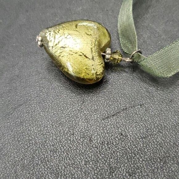 *Sale* Green glass heart pendant necklace - Picture 3 of 11